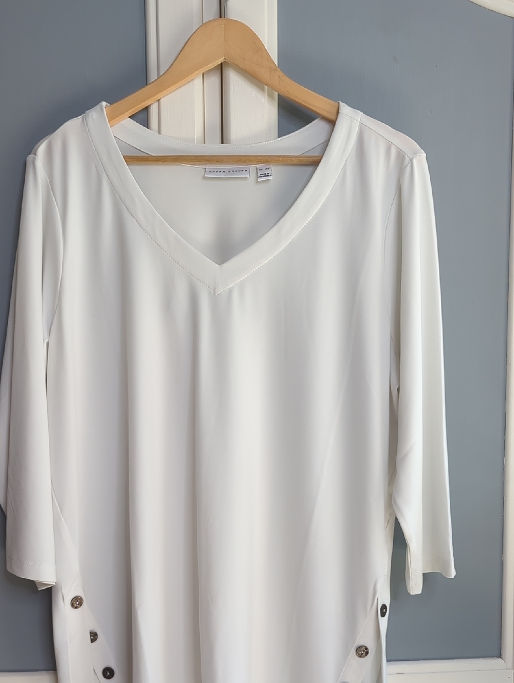 Classic White‎ V-Neck Women's Top with Side Button Detail XLP